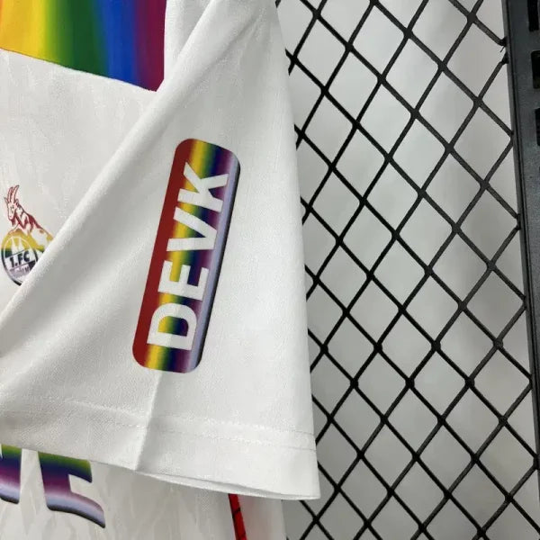 Maillot FC Köln – Sondertrikot "Diversity" 2025/2026 Senior : Un symbole fort pour l’inclusion