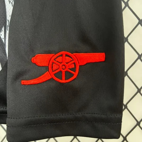 Ensemble Enfant Arsenal Extérieur 2024/2025 – Maillot + Short + – Noir &; Pan-Africains