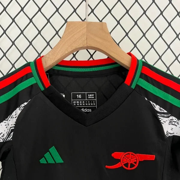 Ensemble Enfant Arsenal Extérieur 2024/2025 – Maillot + Short + – Noir &; Pan-Africains