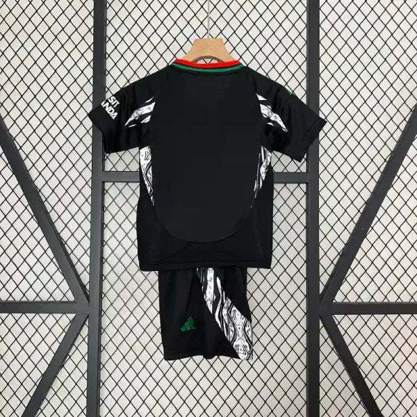 Ensemble Enfant Arsenal Extérieur 2024/2025 – Maillot + Short + – Noir &; Pan-Africains