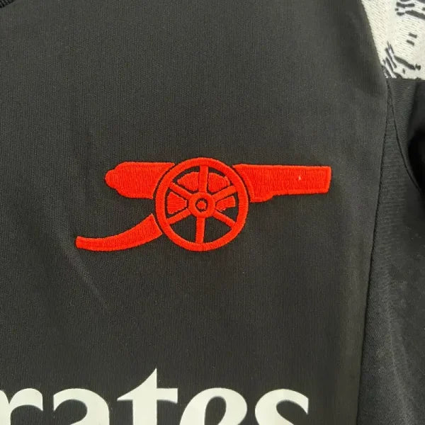 Ensemble Enfant Arsenal Extérieur 2024/2025 – Maillot + Short + – Noir &; Pan-Africains