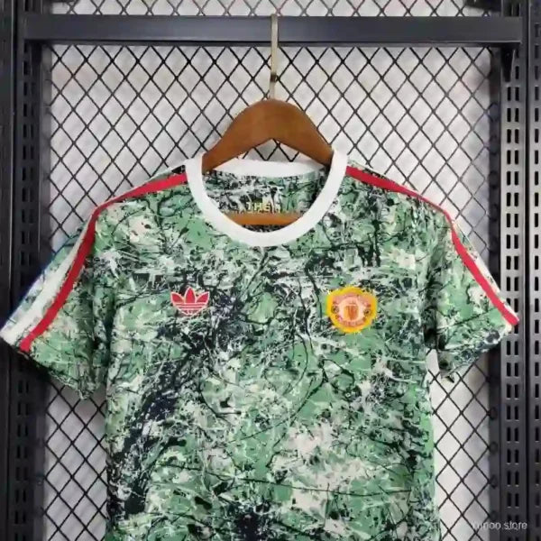 Ensemble Enfant Manchester United 2024/2025 – Ensemble Enfant Football (Vert avec Motif Blanc + Short Noir)