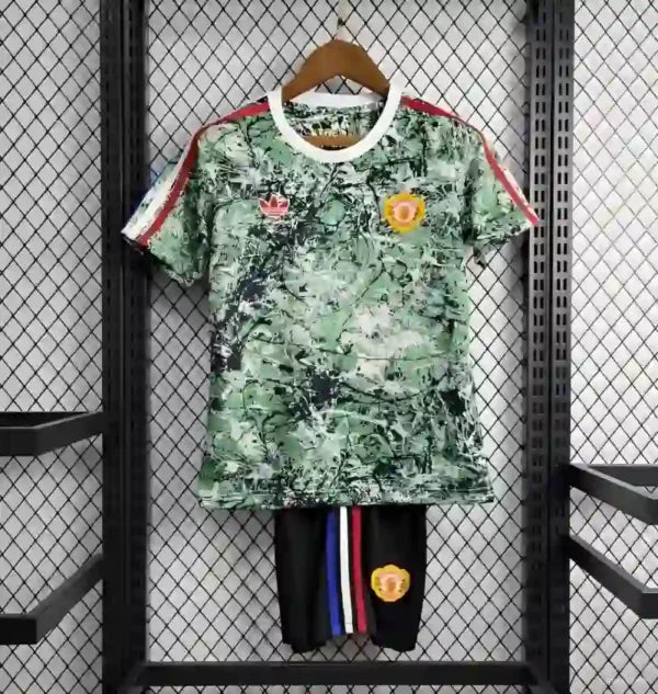 Ensemble Enfant Manchester United 2024/2025 – Ensemble Enfant Football (Vert avec Motif Blanc + Short Noir)
