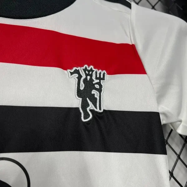 Ensemble enfant Manchester United 2024/2025 –Second Maillot Extérieur (Blanc avec Motifs Argentés)