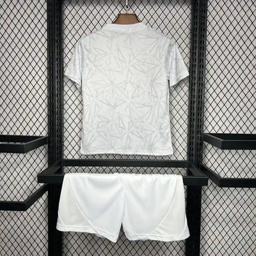 Ensemble Enfant Real Madrid 2025/2026 – Édition Spéciale Triangle Noir