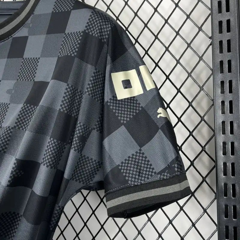 Manchester City FC 2024/2025 – Maillot Édition Spéciale damier Noir et Gris Homme