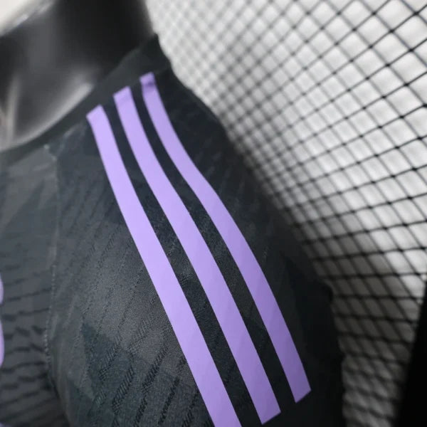 Maillot Real Madrid 2025/26 – Édition Spéciale Noir et Violette