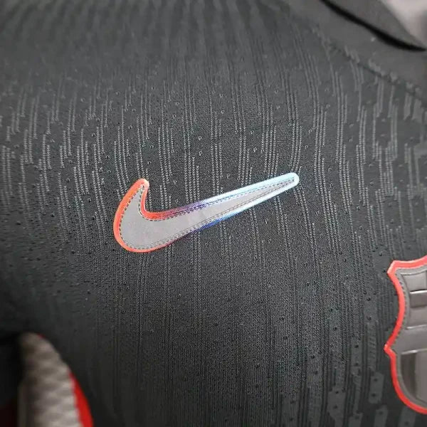 Maillot FC Barcelone 2024/2025 – Édition Spéciale Noir & Logo Rouge – Manches Courtes