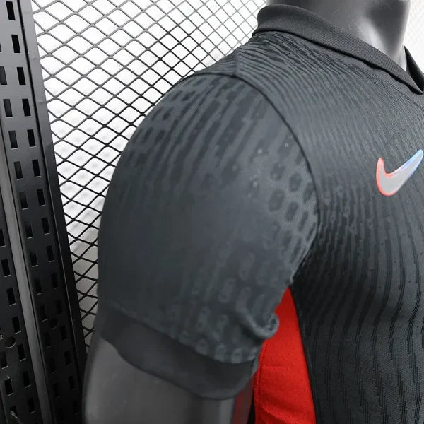 Maillot FC Barcelone 2024/2025 – Édition Spéciale Noir & Logo Rouge – Manches Courtes