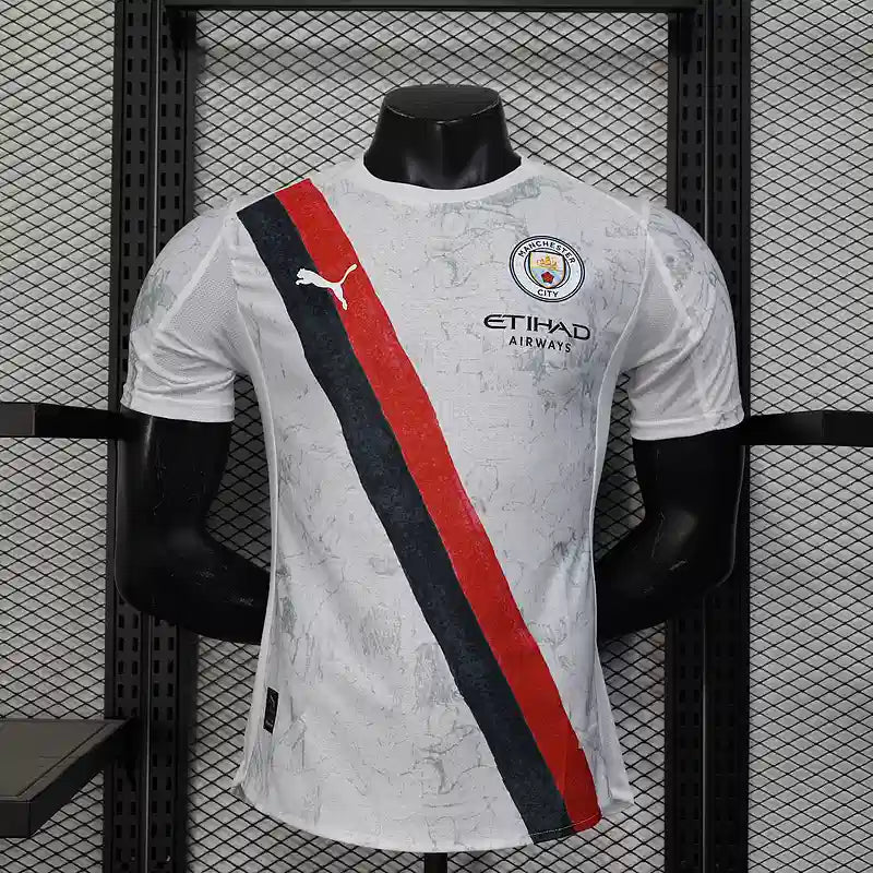Maillot Manchester City FC 2025/2026 Extérieur– Homme (Blanc à Bande Diagonale Rouge et noir, Version Joueur)