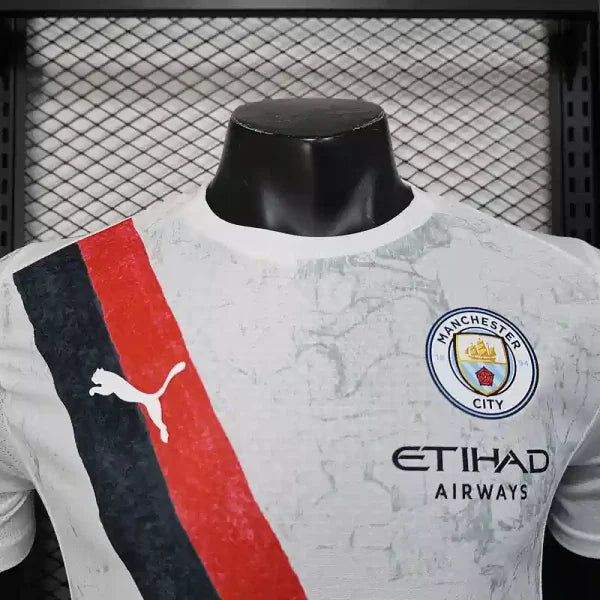 Maillot Manchester City FC 2025/2026 Extérieur– Homme (Blanc à Bande Diagonale Rouge et noir, Version Joueur)