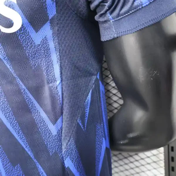 Maillot Extérieur Arsenal 2025/2026 – Bleu Marine & Accents Rouges – Homme