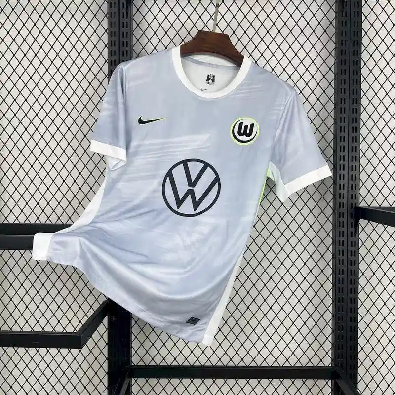 Maillot VfL Wolfsburg 2025/2026 – Extérieur -Sobriété glacée et détails tranchants