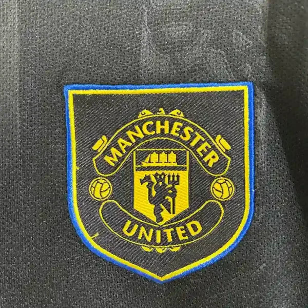 Ensemble enfant Manchester United 2025/2026 – Ensemble second éxtérieur (Noir avec Finitions Jaunes et Bleues)