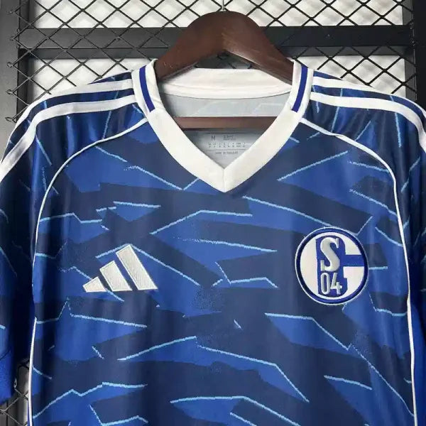 Maillot Schalke 04 2025/2026 – Domicile L’élégance rhénane signée Adidas