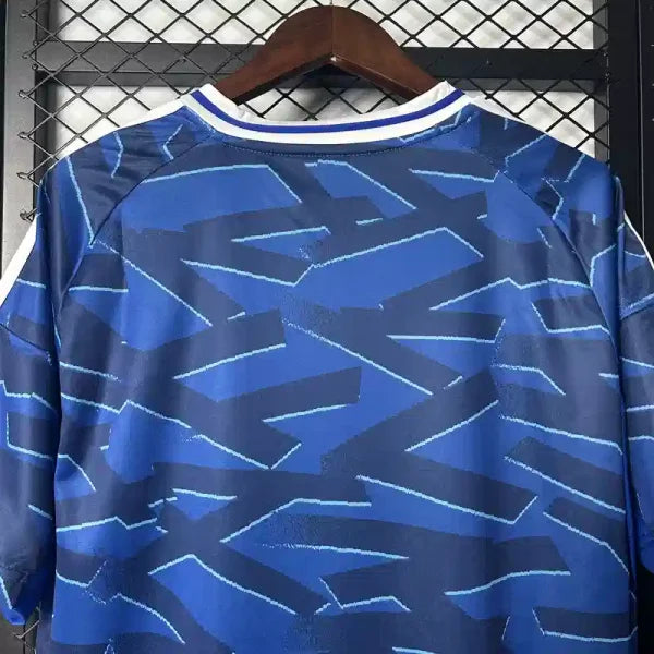 Maillot Schalke 04 2025/2026 – Domicile L’élégance rhénane signée Adidas