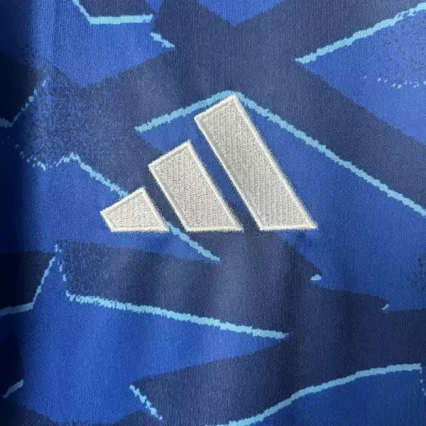 Maillot Schalke 04 2025/2026 – Domicile L’élégance rhénane signée Adidas