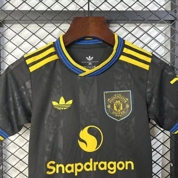 Ensemble enfant Manchester United 2025/2026 – Ensemble second éxtérieur (Noir avec Finitions Jaunes et Bleues)