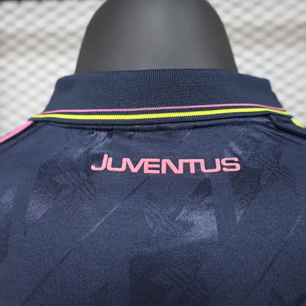 Maillot Juventus 2025/26 – Édition Spéciale Épaule Jaune ; Violet
