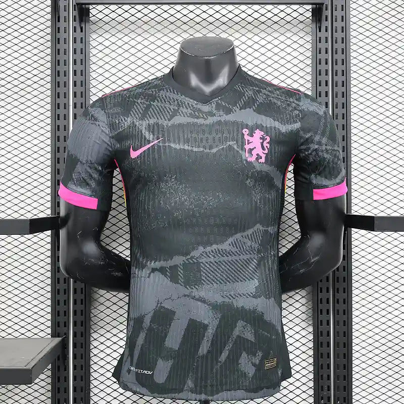 Maillots Chelsea FC 2024/2025 – Ensemble Extérieur Homme (Manches Courtes, Noir & Violet)