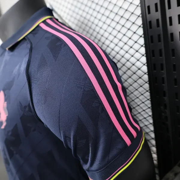 Maillot Juventus 2025/26 – Édition Spéciale Épaule Jaune ; Violet