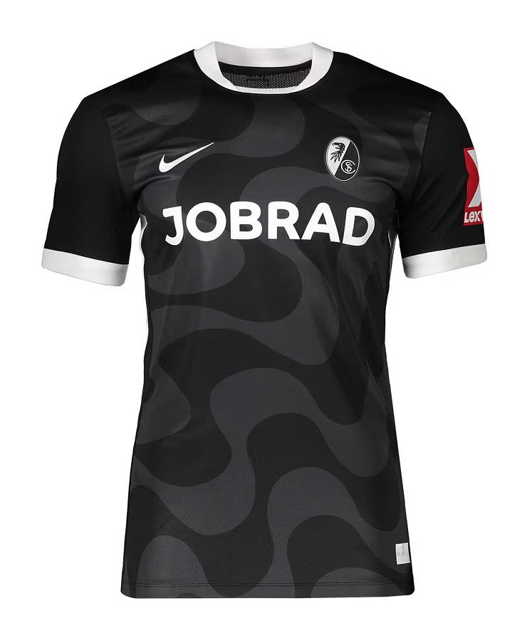Maillot SC Fribourg 2025/2026 – Extérieur Élégance nocturne et esprit de la Forêt-Noire