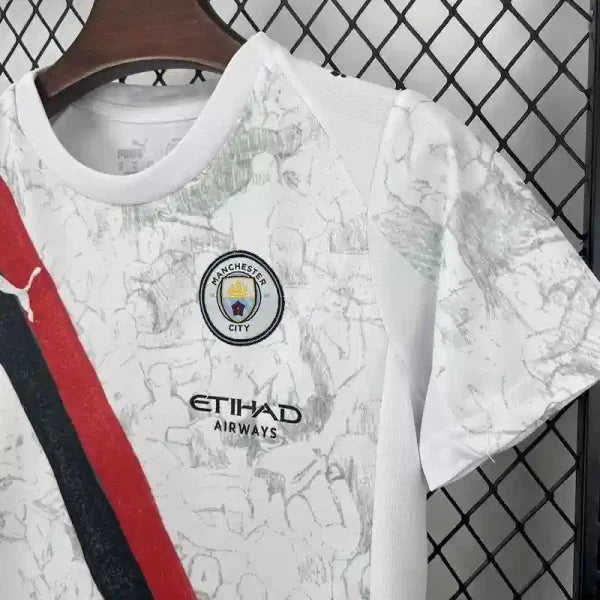 Ensemble enfant Manchester City FC 2025/2026 – Ensemble Extérieur Enfant (Maillot + Short)