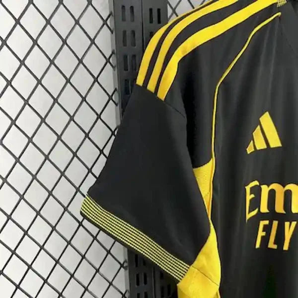 Maillot Édition Spéciale Real Madrid 2025/26 – Noir & Jaune