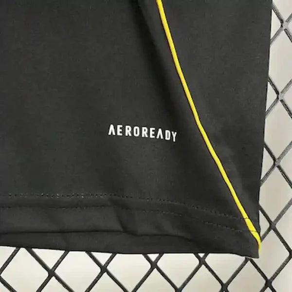 Maillot Édition Spéciale Real Madrid 2025/26 – Noir & Jaune