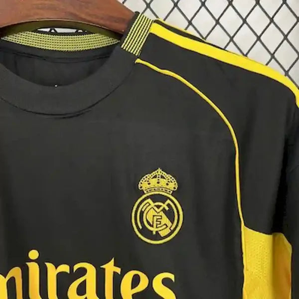 Maillot Édition Spéciale Real Madrid 2025/26 – Noir & Jaune
