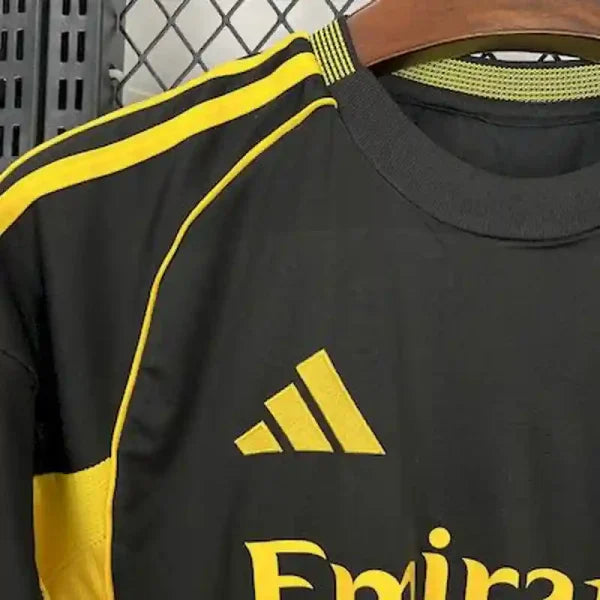 Maillot Édition Spéciale Real Madrid 2025/26 – Noir & Jaune
