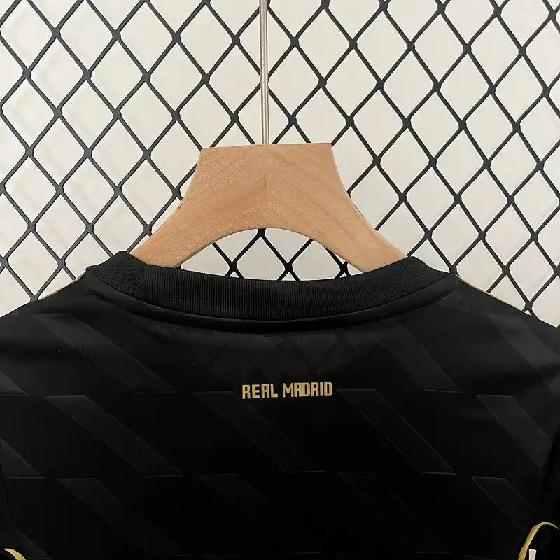 ⚫🟡 Ensemble Enfant Real Madrid Rétro 2011/2012 – Extérieur Noir Doré