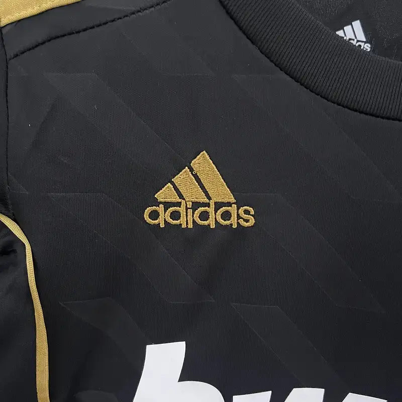 ⚫🟡 Ensemble Enfant Real Madrid Rétro 2011/2012 – Extérieur Noir Doré