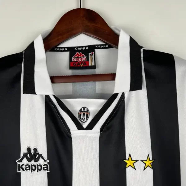 🖤⚪ Maillot Juventus 1996/97 – Rétro -Domicile