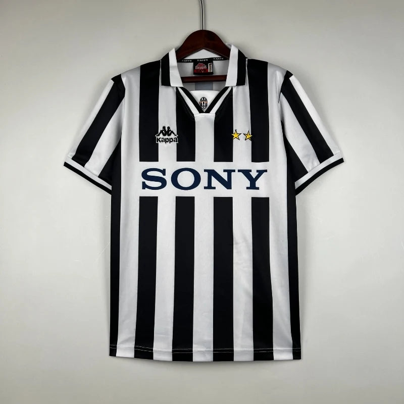 🖤⚪ Maillot Juventus 1996/97 – Rétro -Domicile