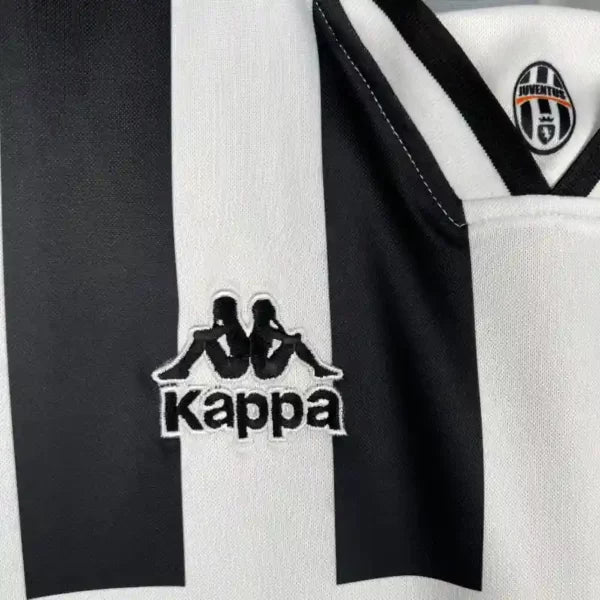 🖤⚪ Maillot Juventus 1996/97 – Rétro -Domicile