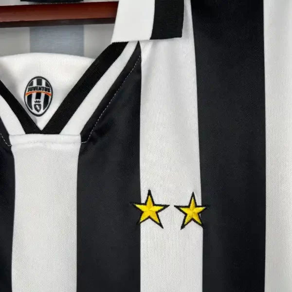 🖤⚪ Maillot Juventus 1996/97 – Rétro -Domicile