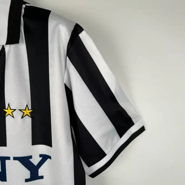🖤⚪ Maillot Juventus 1996/97 – Rétro -Domicile