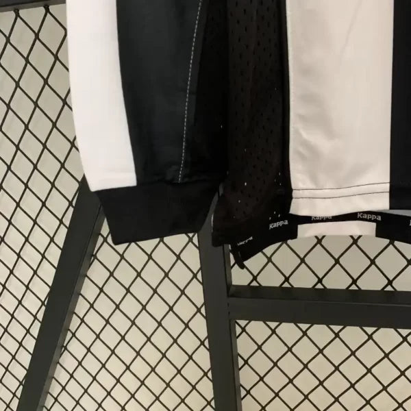 🖤⚪ Maillot Rétro Juventus 1997/98 – Domicile Manches Longues