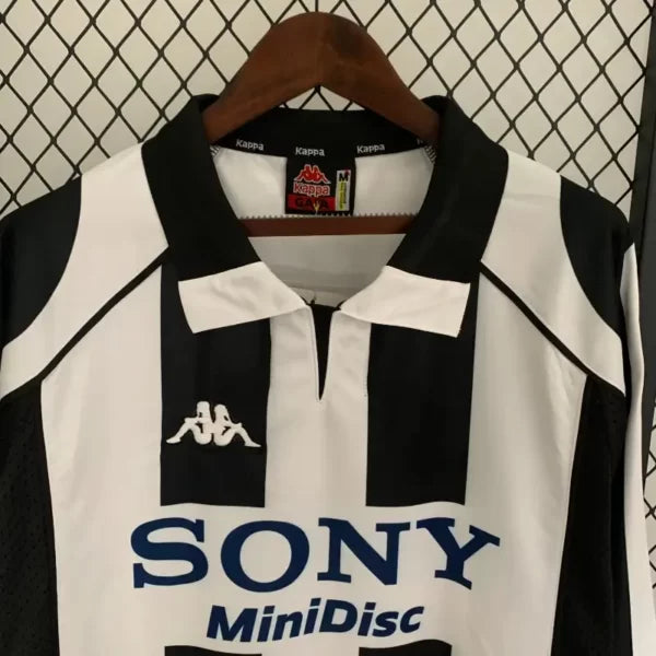 🖤⚪ Maillot Rétro Juventus 1997/98 – Domicile Manches Longues