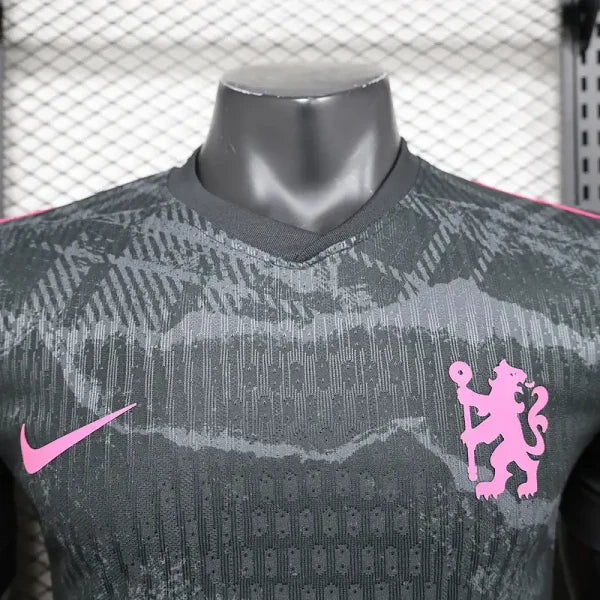 Maillots Chelsea FC 2024/2025 – Ensemble Extérieur Homme (Manches Courtes, Noir & Violet)