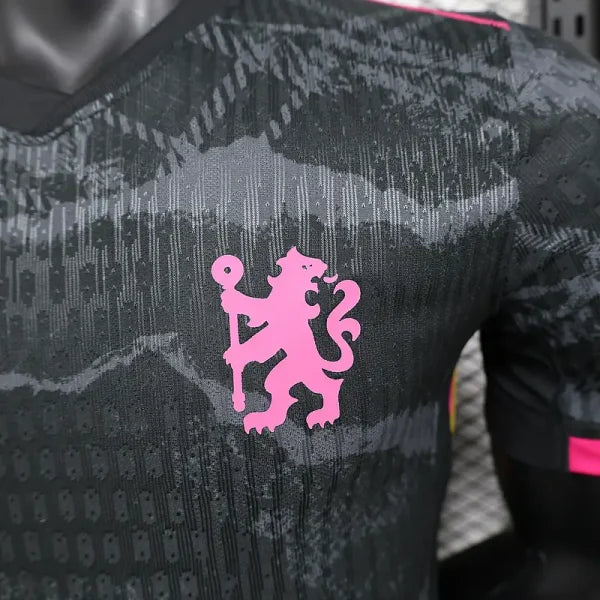 Maillots Chelsea FC 2024/2025 – Ensemble Extérieur Homme (Manches Courtes, Noir & Violet)