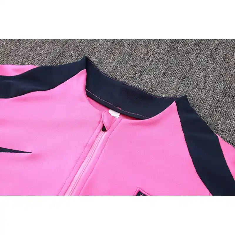 Ensemble Homme Atlético de Madrid 2024/2025 – Haut Rose & Jogging Bleu Foncé