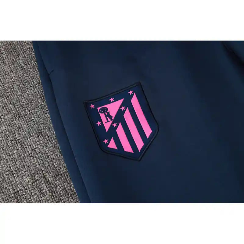 Ensemble Homme Atlético de Madrid 2024/2025 – Haut Rose & Jogging Bleu Foncé