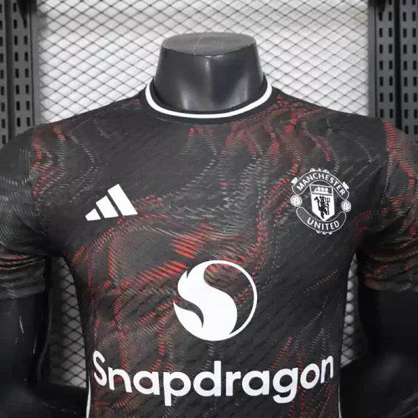 Maillot Manchester United 2025/2026 – Édition Spéciale Homme (Noir avec Nuances Rouges)