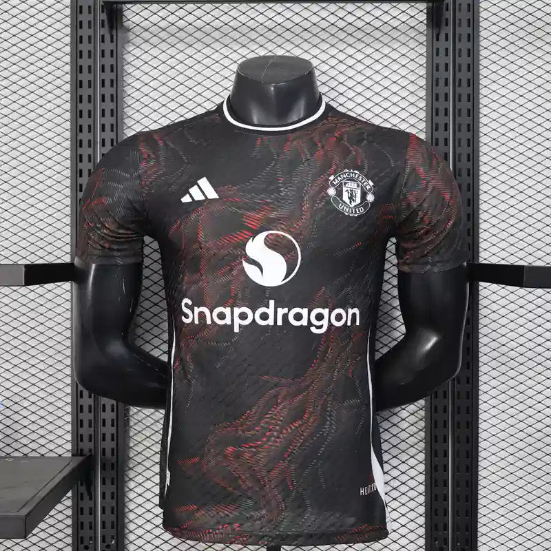 Maillot Manchester United 2025/2026 – Édition Spéciale Homme (Noir avec Nuances Rouges)