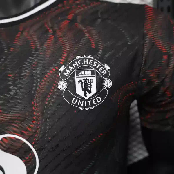 Maillot Manchester United 2025/2026 – Édition Spéciale Homme (Noir avec Nuances Rouges)