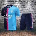 Ensemble Arsenal 2023/2024 – Maillot Manches Courtes + Short – Bleu Ciel / Bleu Foncé – Homme