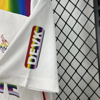 Maillot FC Köln – Sondertrikot "Diversity" 2025/2026 Senior : Un symbole fort pour l’inclusion
