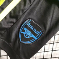 Ensemble Enfant Arsenal Extérieur 2023/2024 – Maillot + Short – Jaune Fluo ; Graphismes Noirs